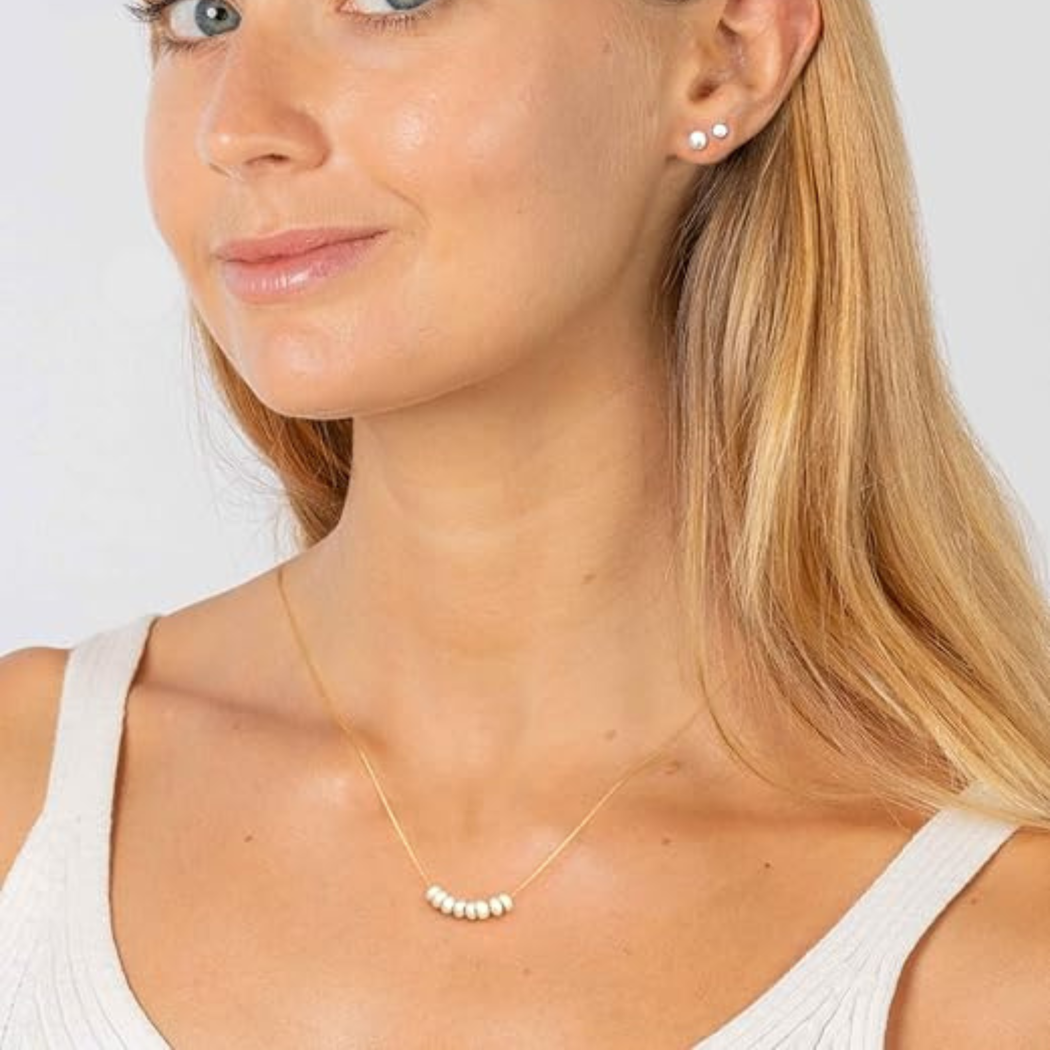 Floating Pearls Necklace