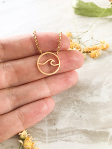 Simple Wave Necklace Victoria Collection